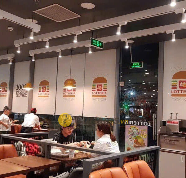 Dịch vụ in rèm cuộn logo theo yêu cầu để quảng bá công ty