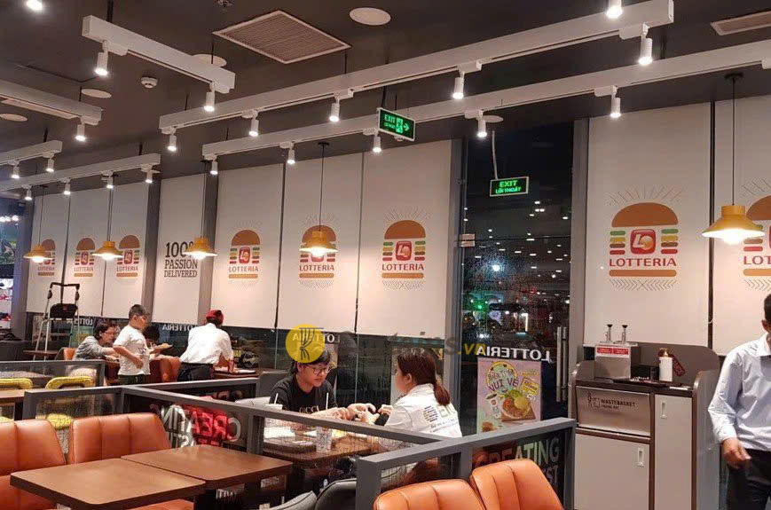 Dịch vụ in rèm cuộn logo theo yêu cầu để quảng bá công ty Dịch vụ in rèm cuộn logo theo yêu cầu để quảng bá công ty