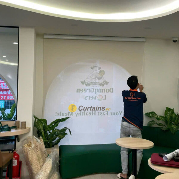 In logo lên rèm cuốn hiện đại để quảng bá nhãn hiệu