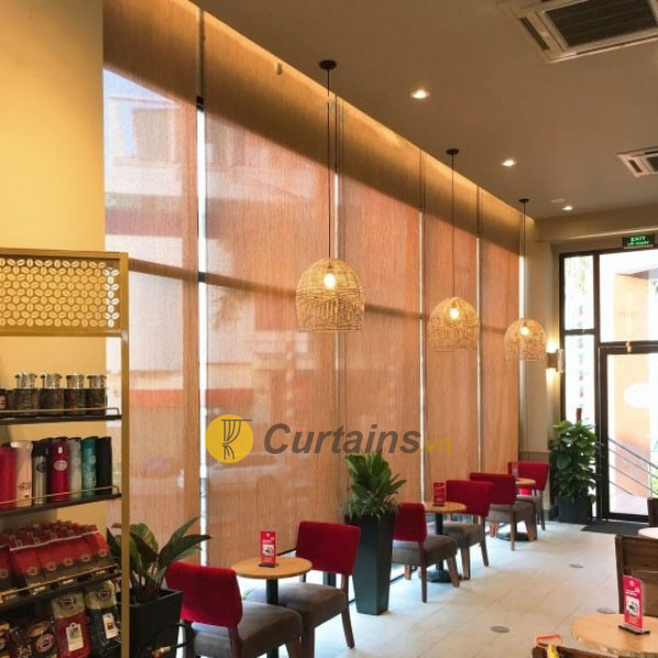 Thi công rèm cuốn lưới màu cà phê cho chuỗi Highland Coffee