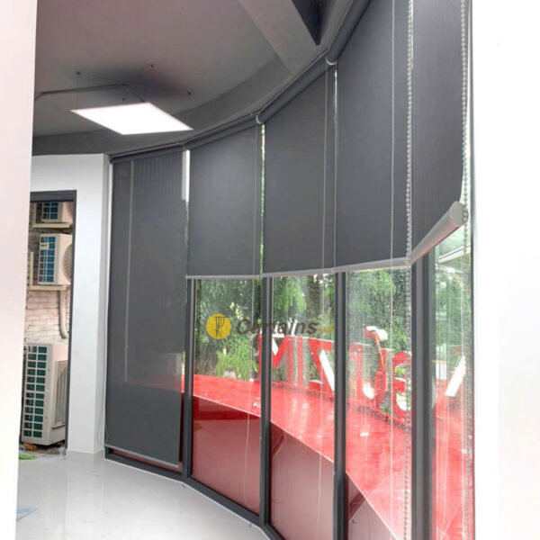 Rèm lưới dạng cuốn che nắng cửa kính văn phòng giá rẻ