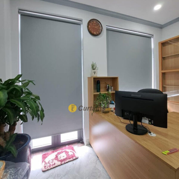 Rèm cuốn nhựa che nắng, cản sáng cửa sổ văn phòng